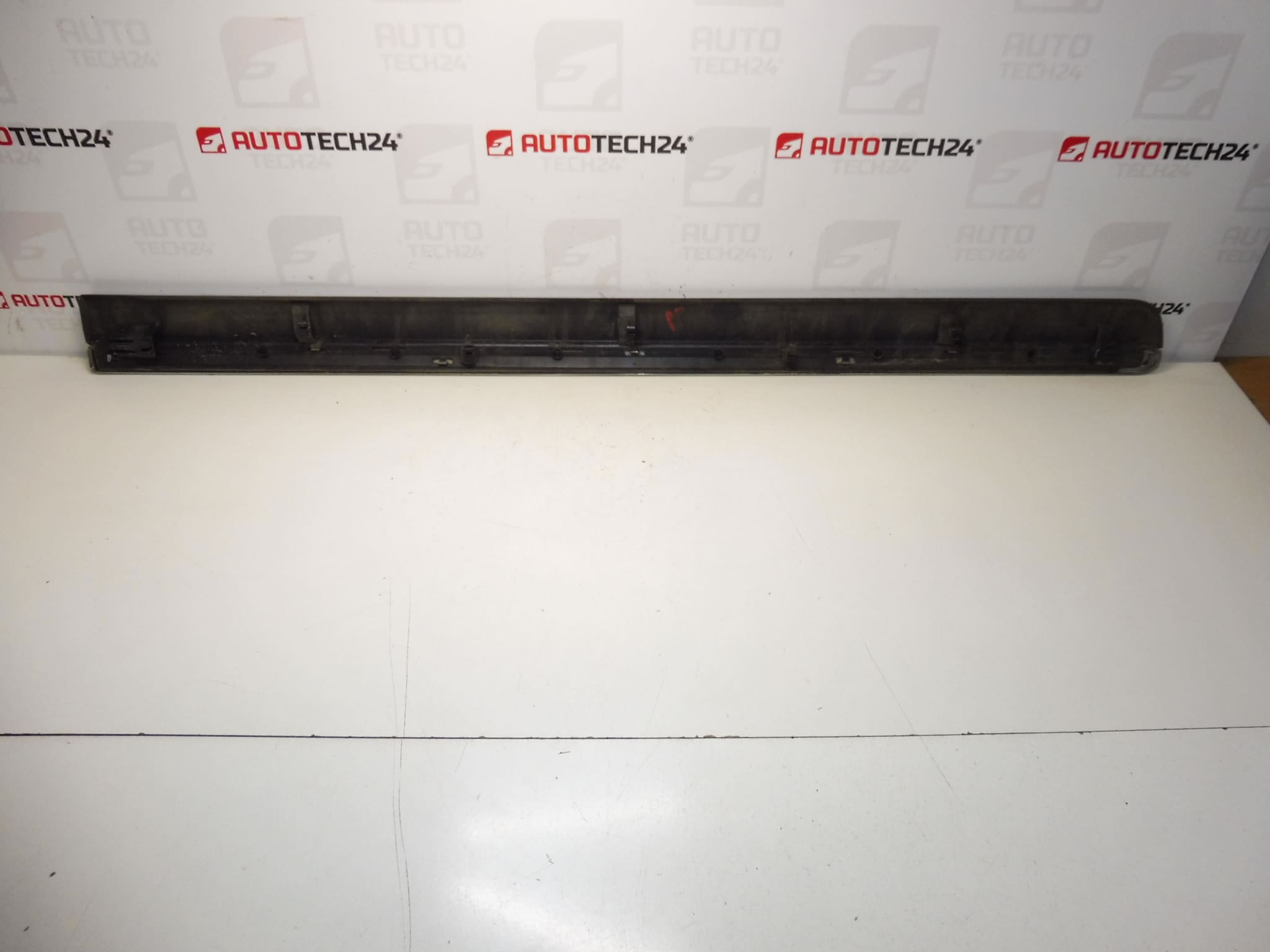 Lišta pravých předních dveří Citroën C8 Peugeot 807 EZW 1401028477 8545GJ - Obrázek 2