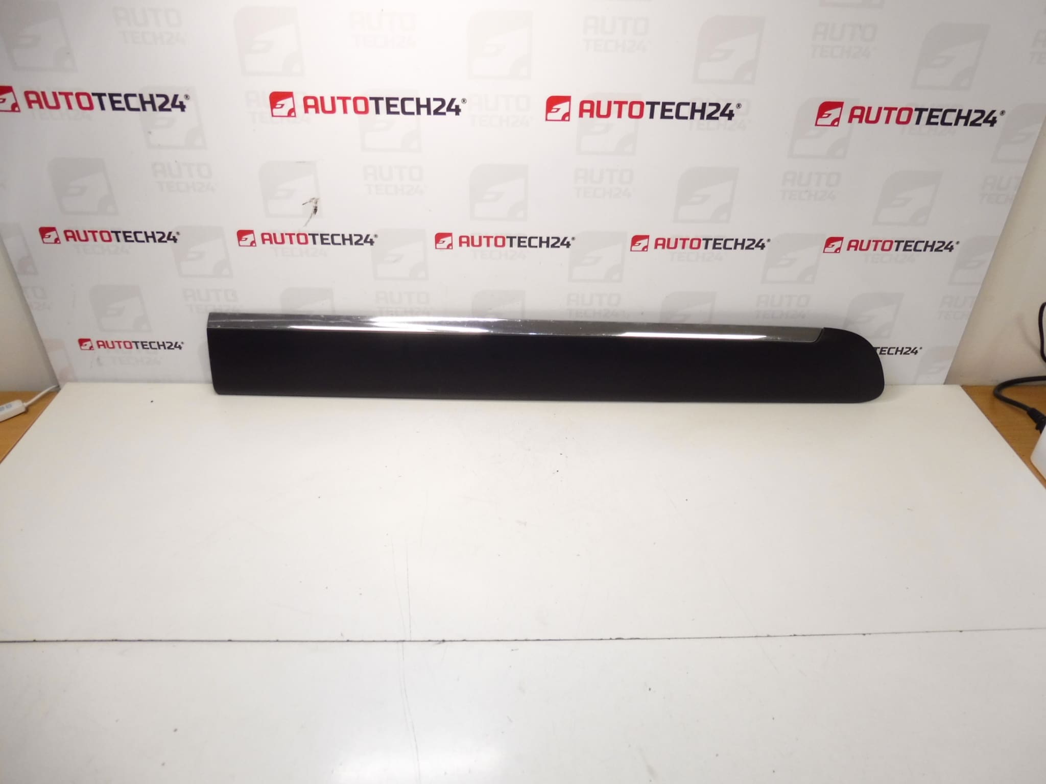 Lišta pravých předních dveří Citroen C3 Picasso 9686338177 8545HK