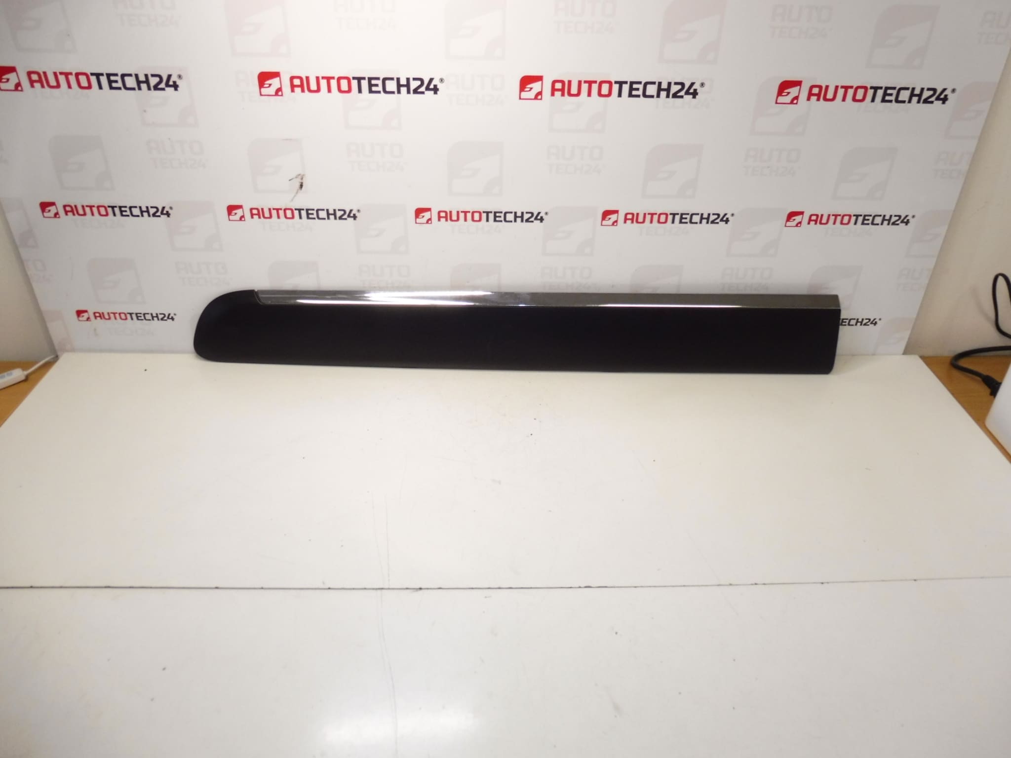 Lišta levých předních dveří Citroen C3 Picasso 9686338277 8545HL