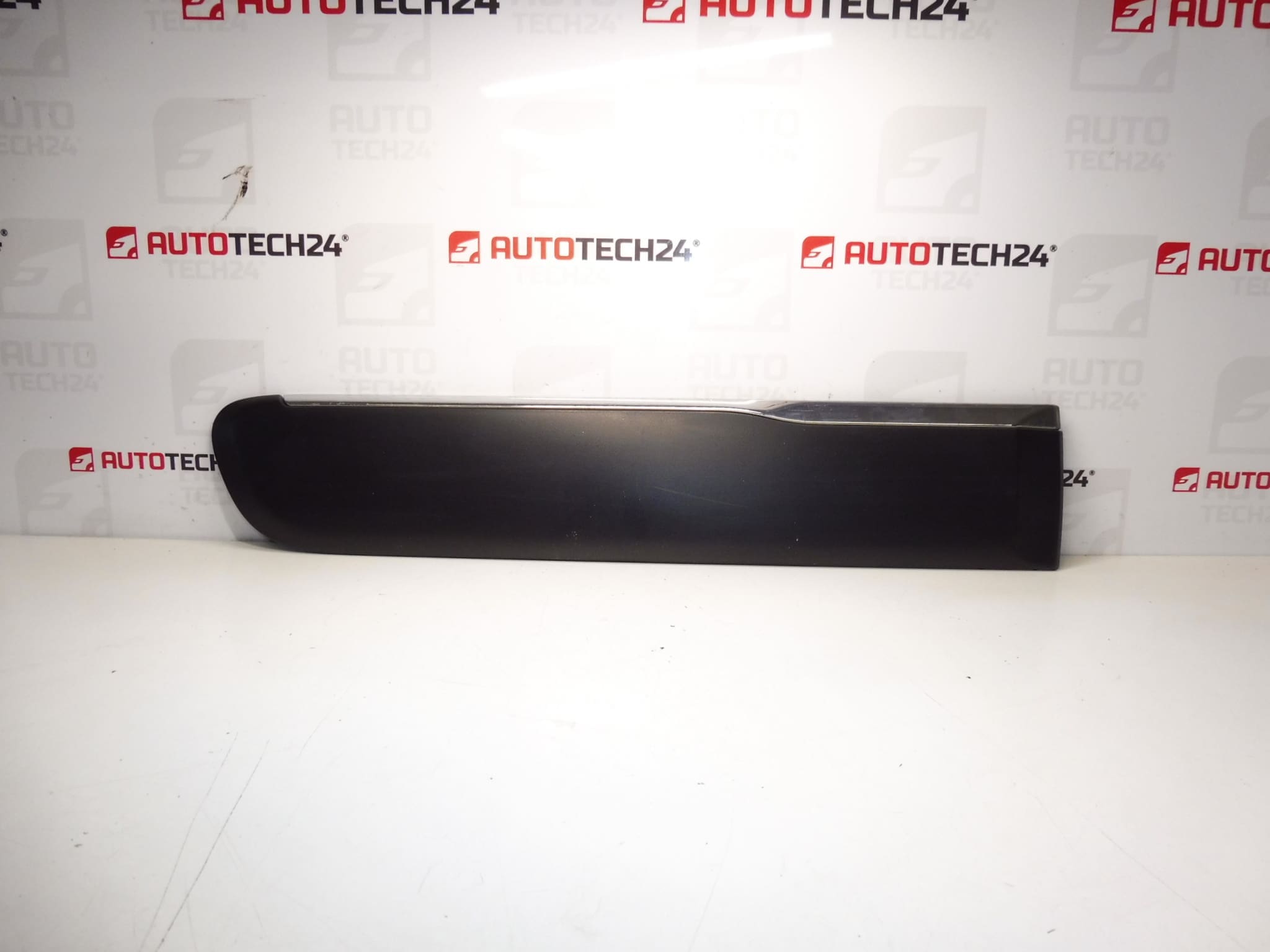 Lišta pravých zadních dveří Citroen C3 Picasso 9686338377 8546Y4