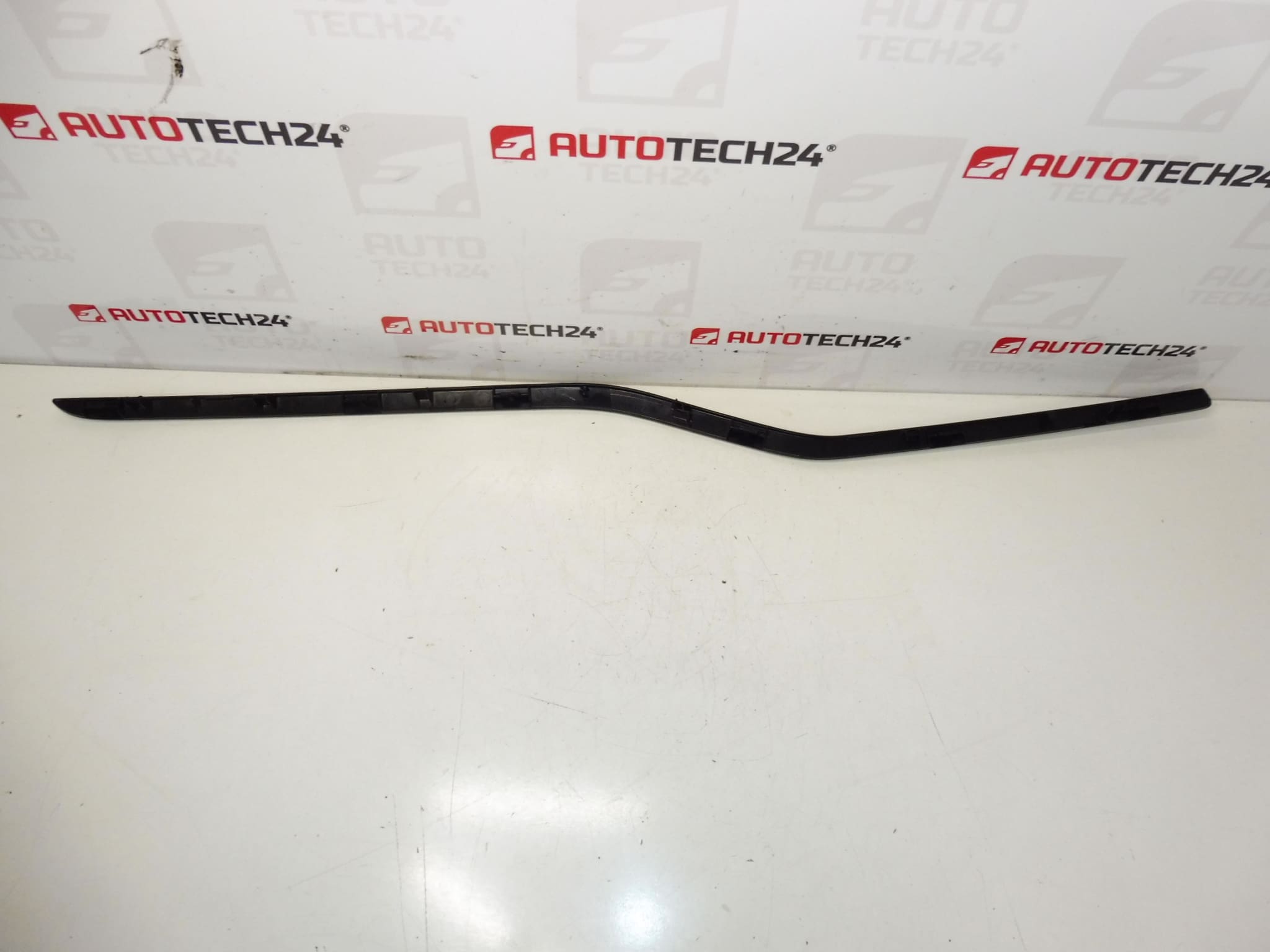 Ozdobná lišta palubní desky Citroën C5 X7 9682315877 8231S3 - Obrázek 2