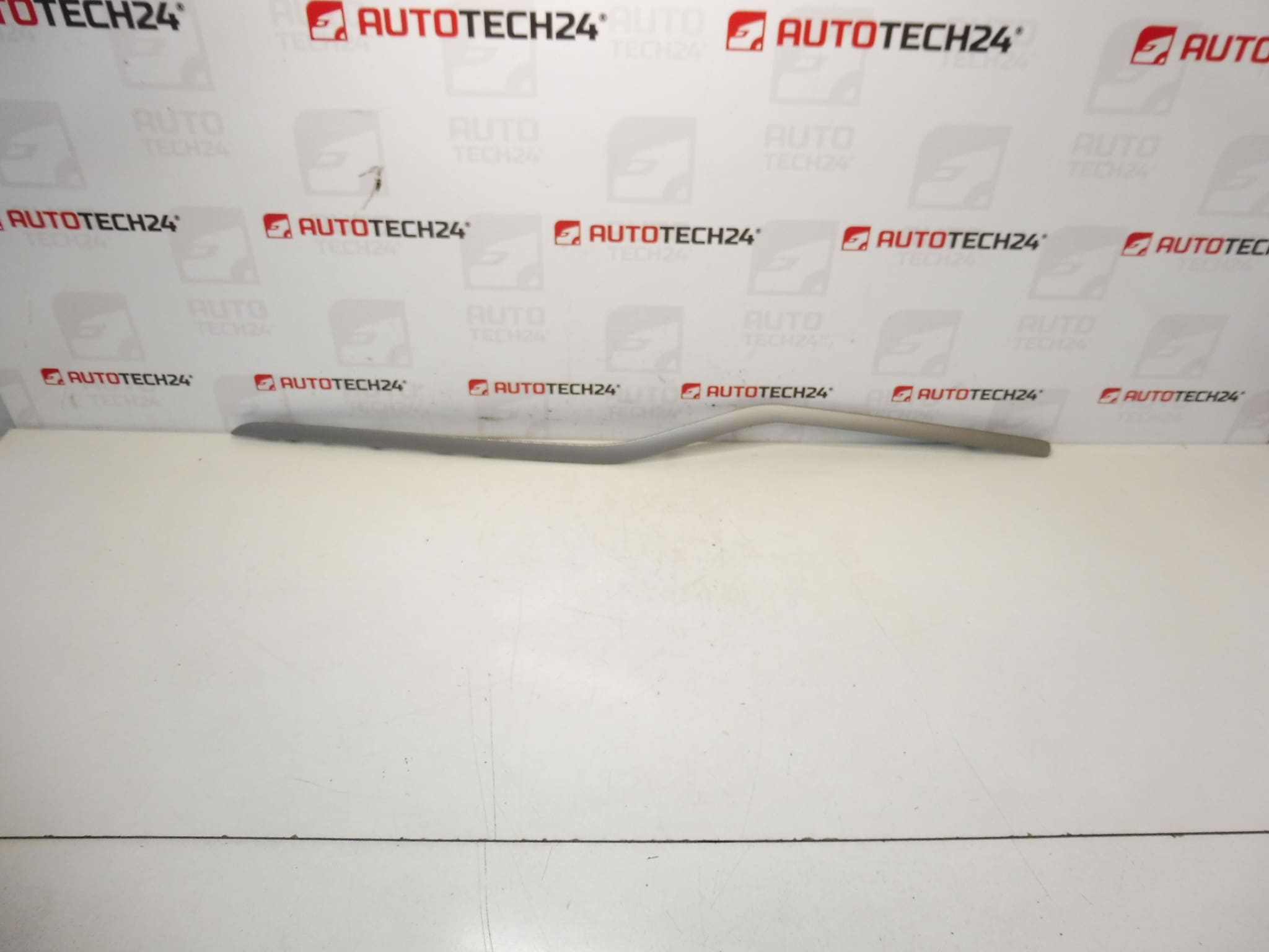 Ozdobná lišta palubní desky Citroën C5 X7 9682315877 8231S3