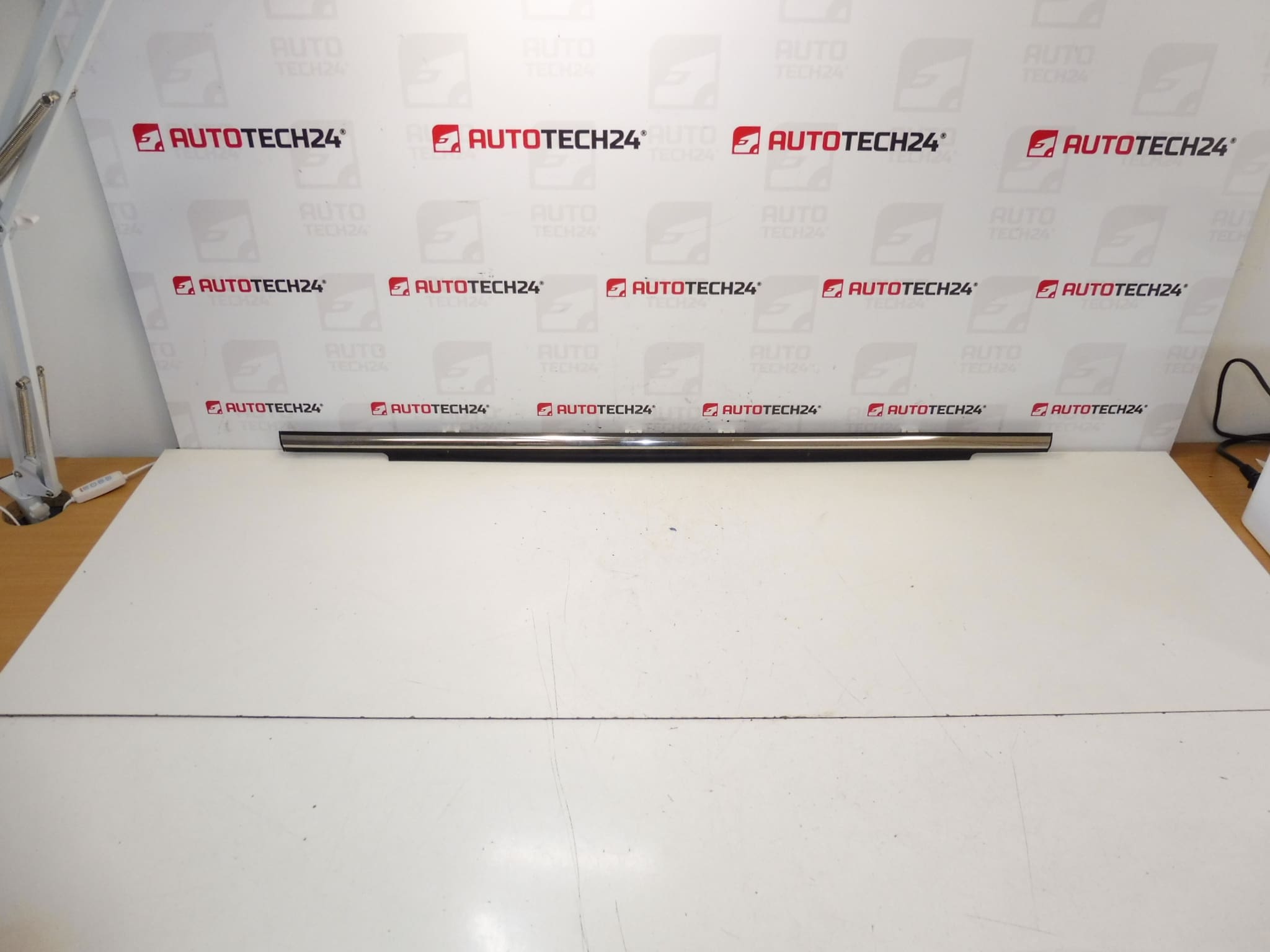 Lišta levých předních dveří Citroen C-CROSSER Peugeot 4007 9309P0