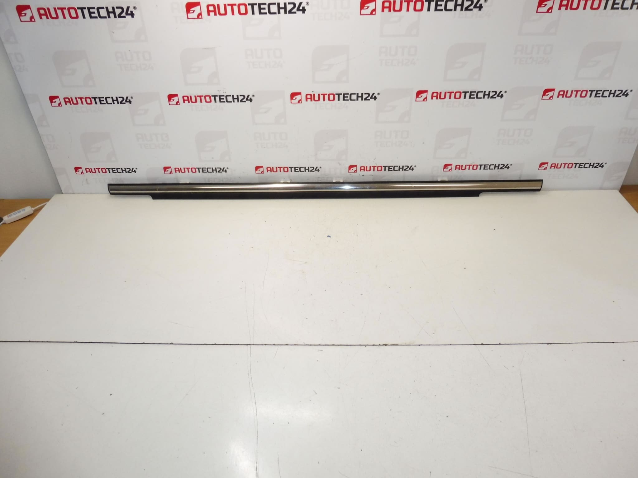 Lišta pravých zadních dveří Citroen C-CROSSER Peugeot 4007 9309P6