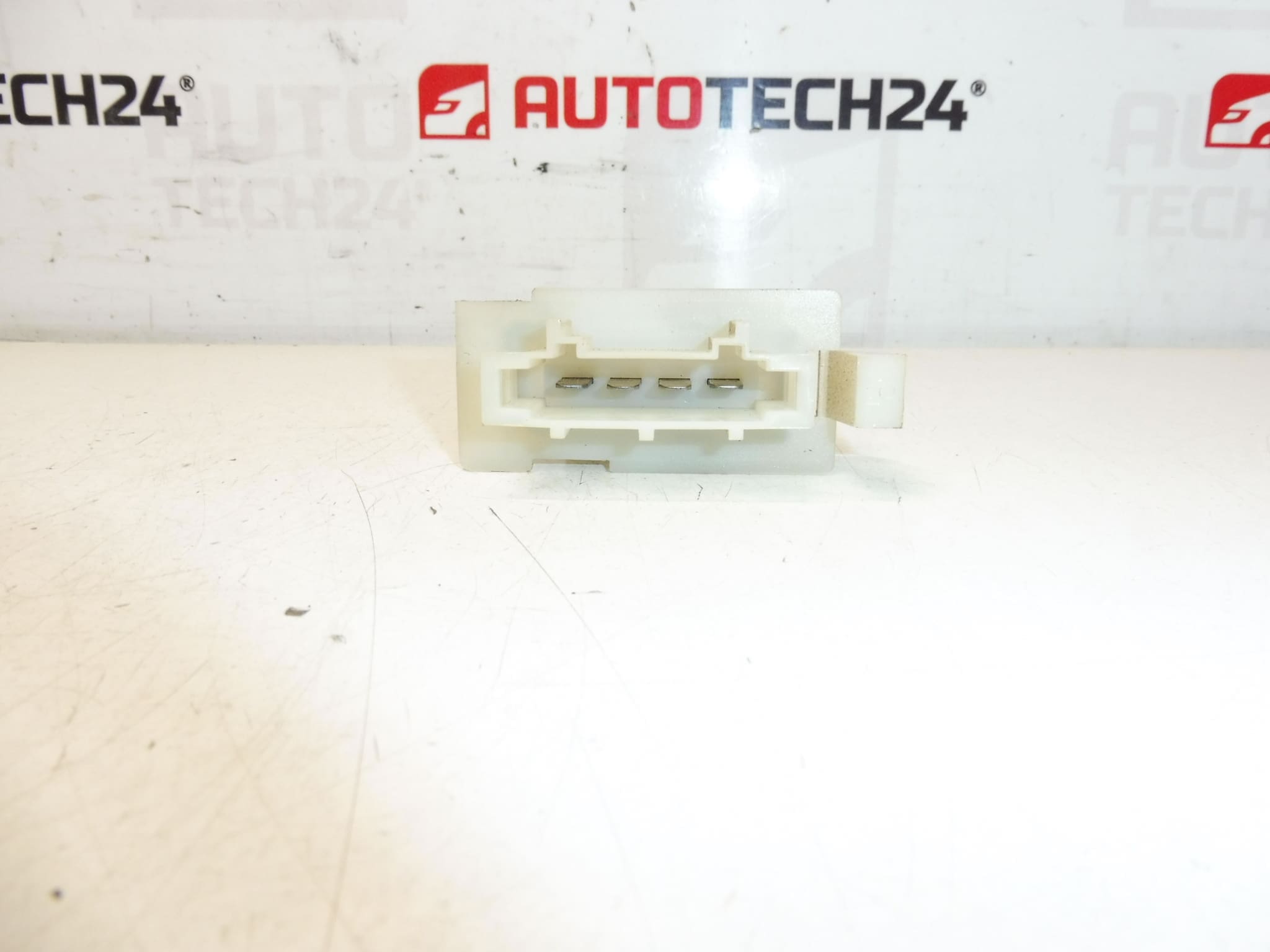 Regulátor ventilátoru Citroën Peugeot 6450NV - Obrázek 2