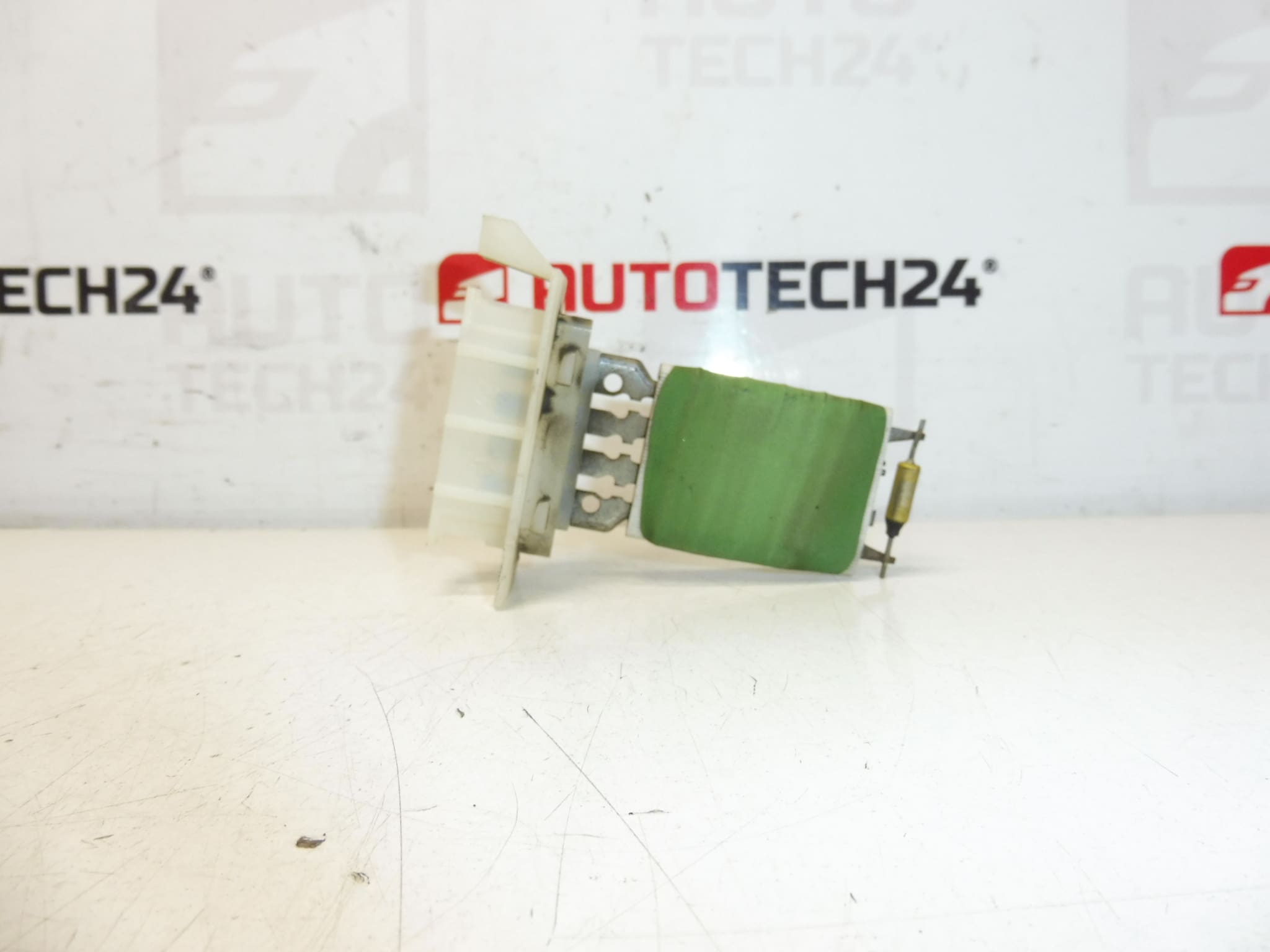 Regulátor ventilátoru Citroën Peugeot 6450NV