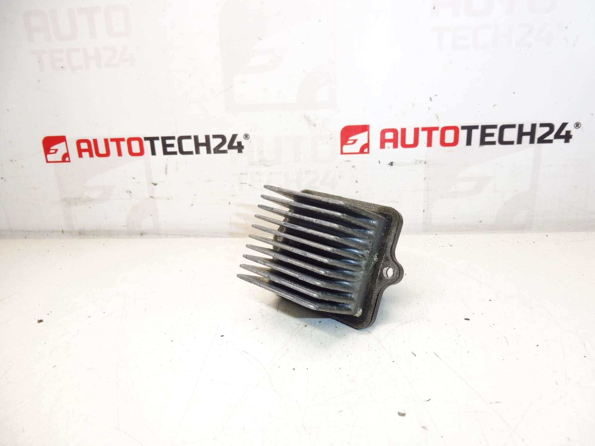 Regulátor otáček ventilátoru Mitsubishi Citroën Peugeot 6441Z5