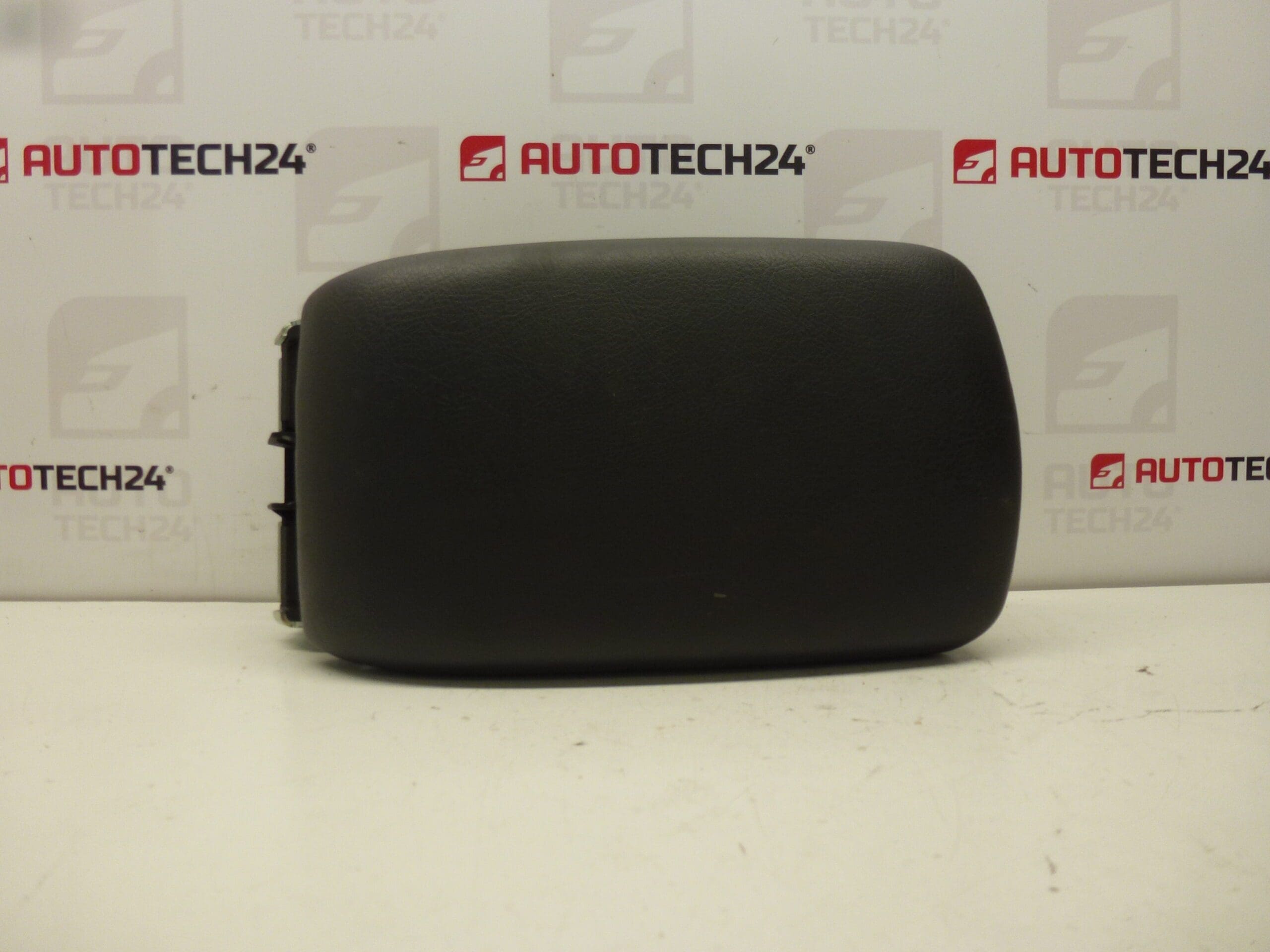 Středová loketní opěrka Peugeot 308 96587010ZD 7589SV