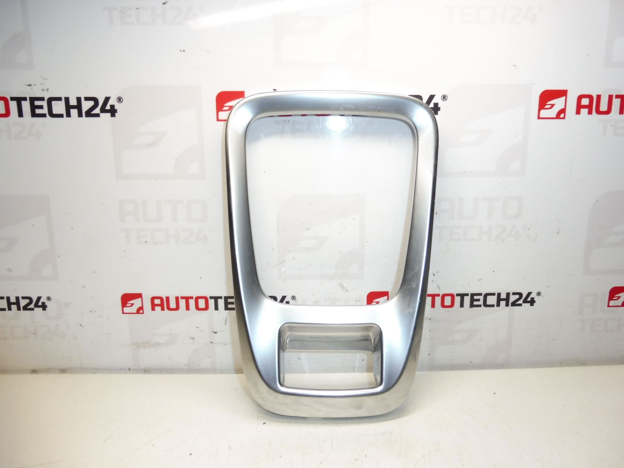Okrasný kryt řadící páky Peugeot 3008 5008 9685474977 7591L9