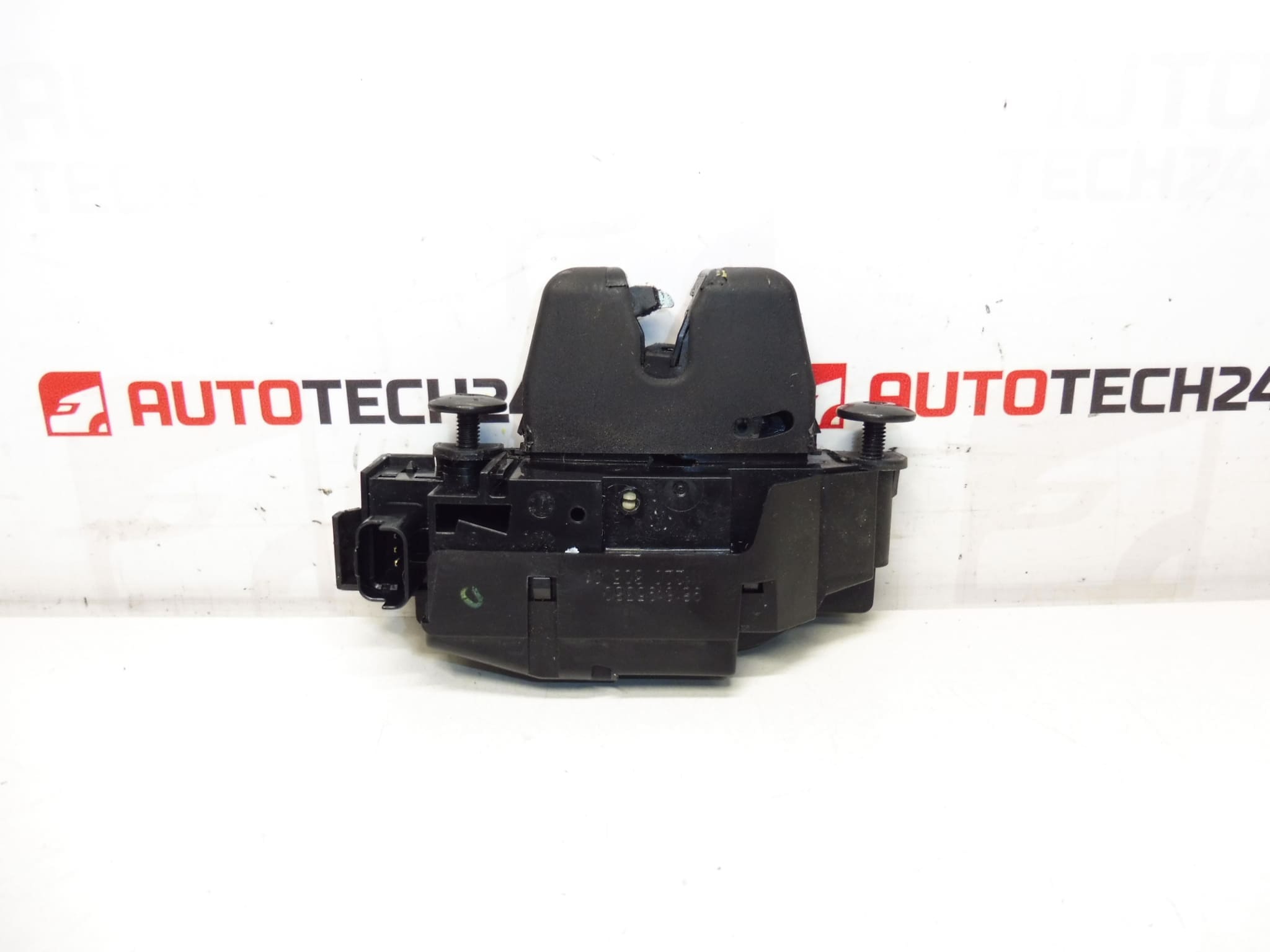 Zámek zadního víka Citroen Peugeot 9816195380