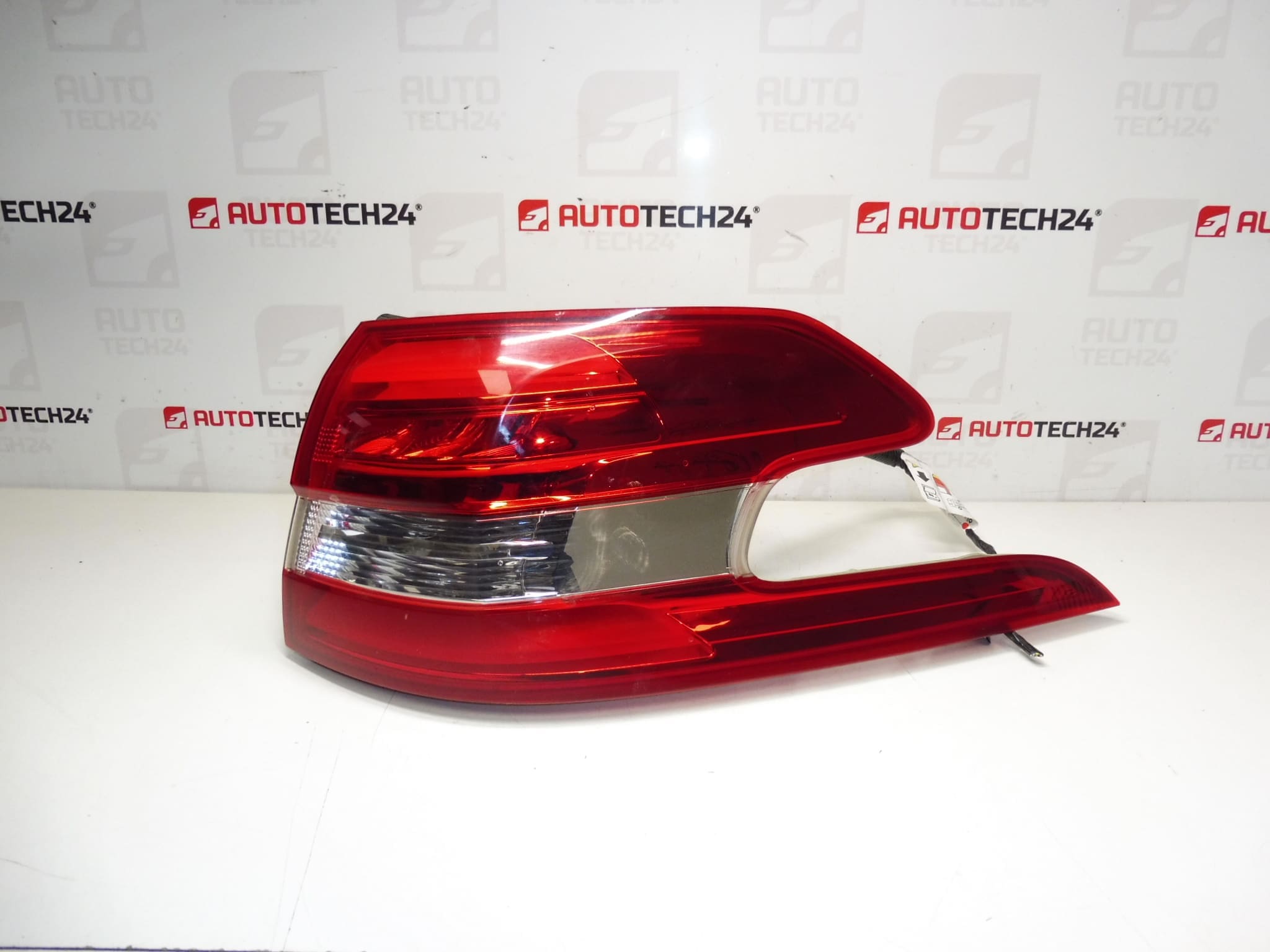Pravá zadní lampa blatník Peugeot 308 T9 Combi 9678093880
