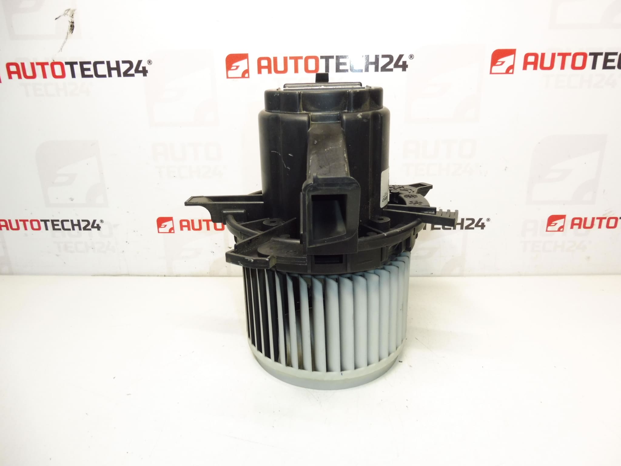 Ventilátor topení Denso Citroën C-Elysée Peugeot 301 1609170880