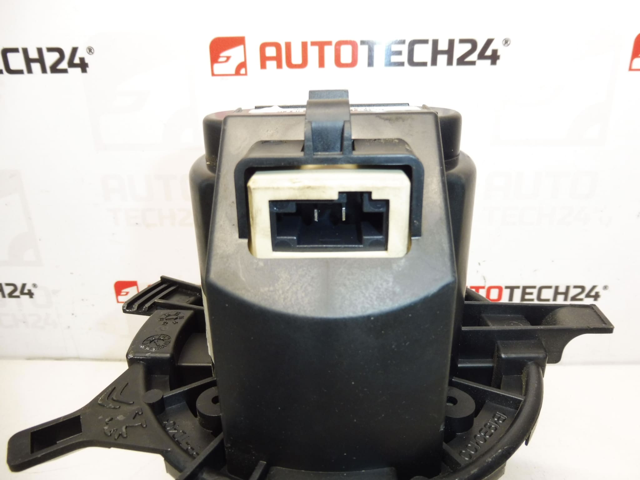Ventilátor topení Denso Citroën C-Elysée Peugeot 301 1609170880